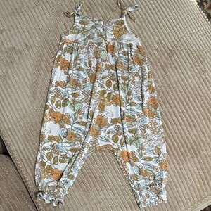 Kate Quinn Floral Romper with Adjustable Straps and snap closure Size 18-24M